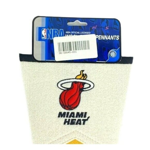 NBA Miami Heat Team Logo Wool Mini Basketball Pennant Winning Streak 2004 6x15 - Picture 2 of 4